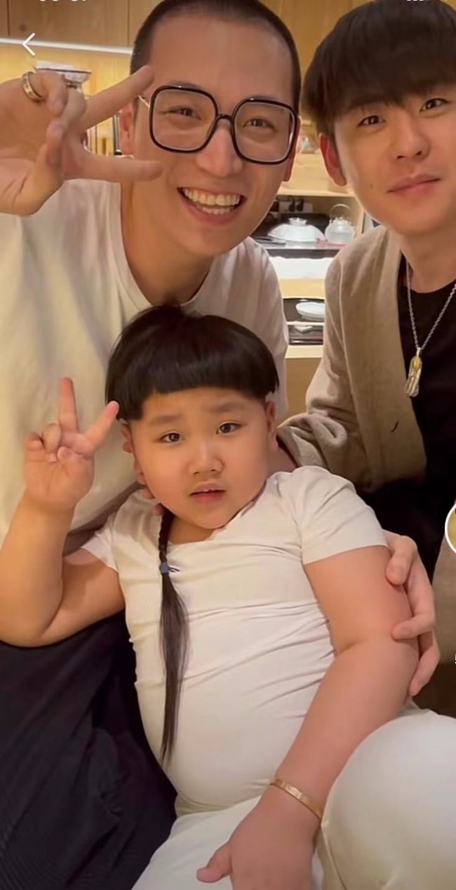 郭德纲罕见晒小儿子安迪 张云雷王九龙出镜