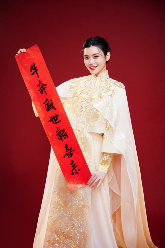 奚梦瑶开启人生新篇章 家庭事业两不误