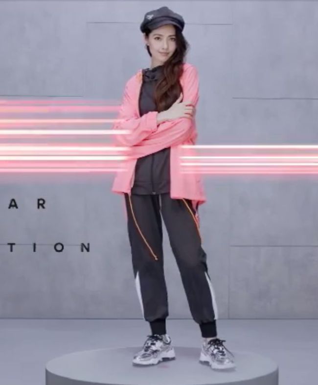 郭碧婷产后七个月正式复工 腰身纤细身材绝佳