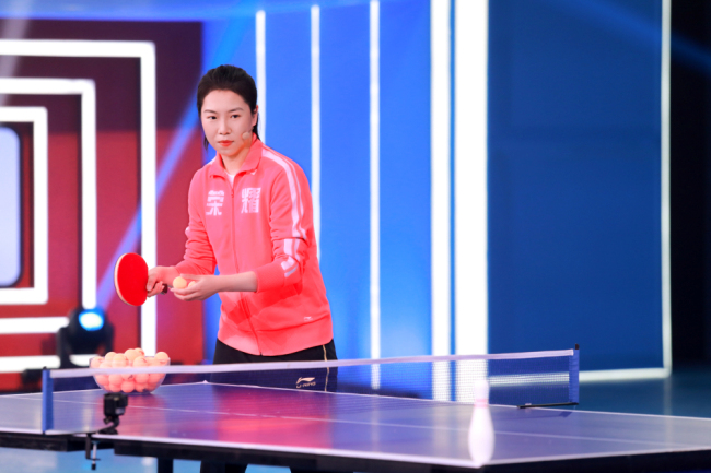 《运动不一样5》乒乓球冠军李晓霞秀大力奇迹 小选手拼尽全力获冠军称赞