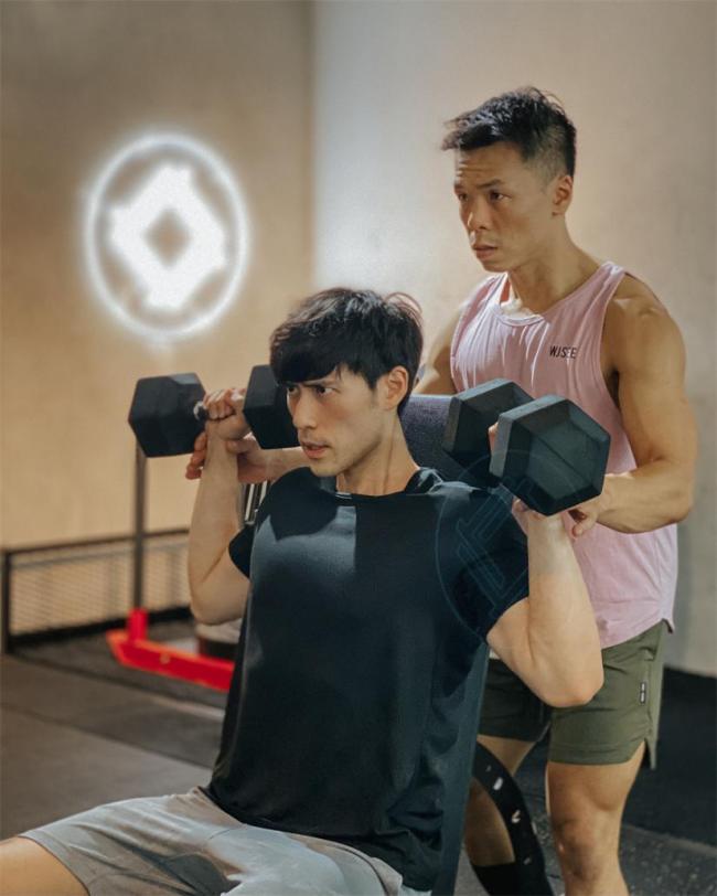 对于谢俊峰来说好事也是接二连三,首次做男主角,凭借在《警徽天职5之