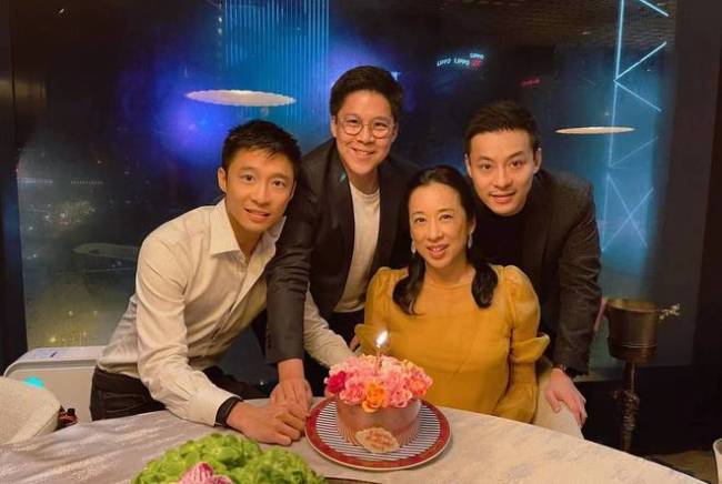 郭晶晶为婆婆朱玲玲庆生 晒合照两人亲密似母女