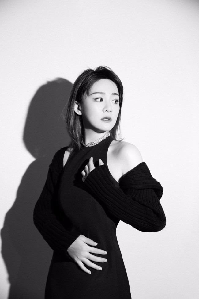 宝藏女声TIFA陈梓童首张翻唱EP《关于她》正式发行