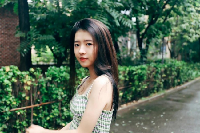 最贴脸青春校园剧女主角找到了——何蓝逗
