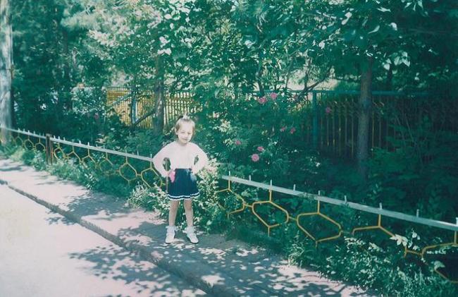 同时迪丽热巴工作室也发布了一系列热巴小时候的照片,网友纷纷感慨被