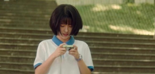 宣传小能手上线！ 何蓝逗为李宇春新歌打call