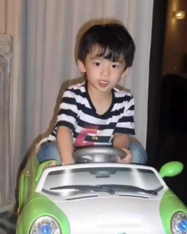 谢婷婷首度公开3岁女儿正面照长得像谢霆锋儿子