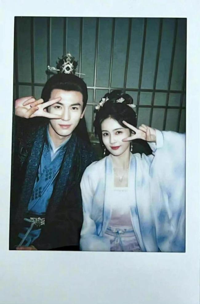 白鹿疑在节目中称自己单身 此前被曝与张凌赫恋爱_娱乐频道_中华网