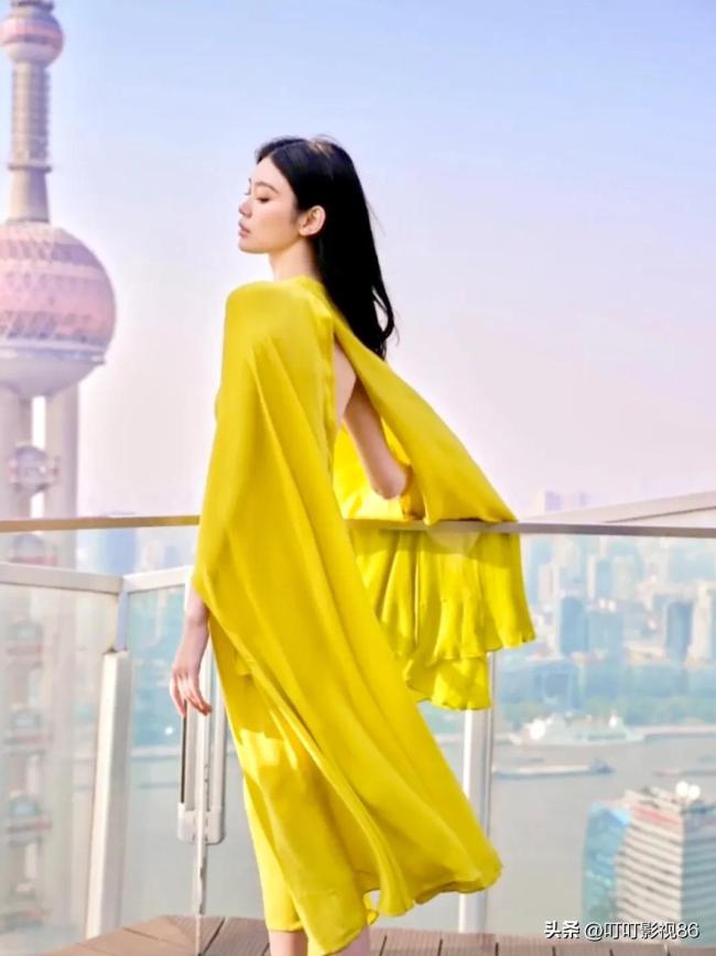 奚梦瑶黄色披肩长裙造型 不愧是超模，这气质  