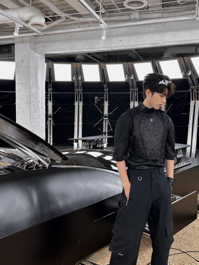蔡徐坤AllBlack造型化身“特工” 担任主理人携手GM打造限时空间
