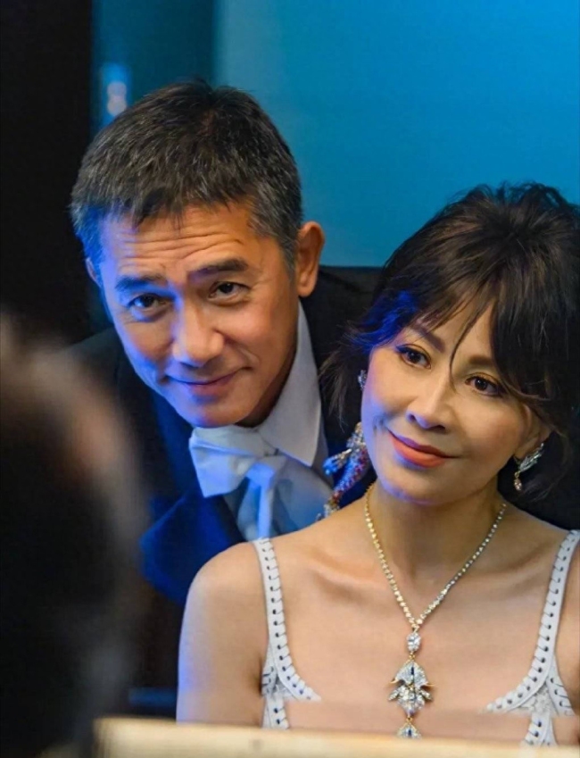 果然是社恐人刘嘉玲透露梁朝伟看场电影要买6张票