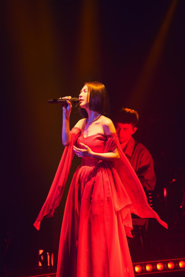 舞台唯美,歌声疗愈 许茹芸“适合相爱的时辰”深圳演唱会圆满收官