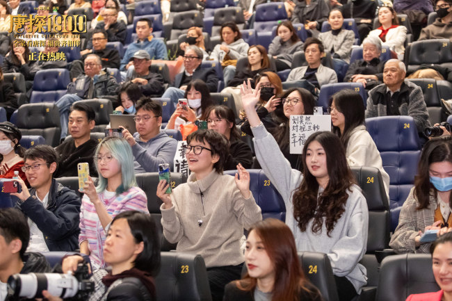 电影《唐探1900》中国香港首映 主创广东话拜年