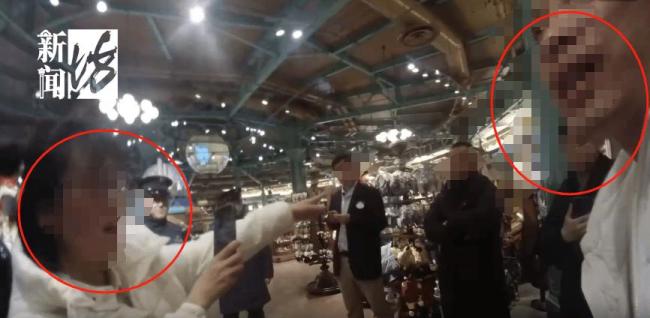 监控：上海迪士尼超50万元玩物被偷