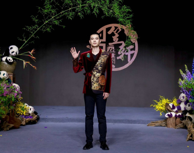 孙笠轩缂丝华服致意大唐风华：非遗身手与光影艺术的千年共舞