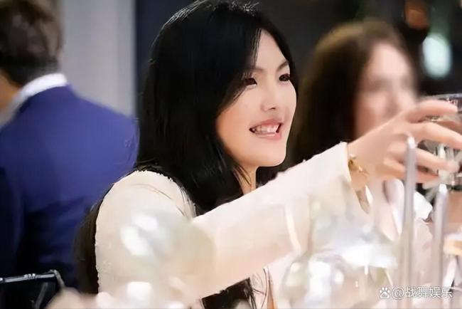 黄多多： 才女标签撞上叛逆人设，黄磊夫妇的算盘打错了？