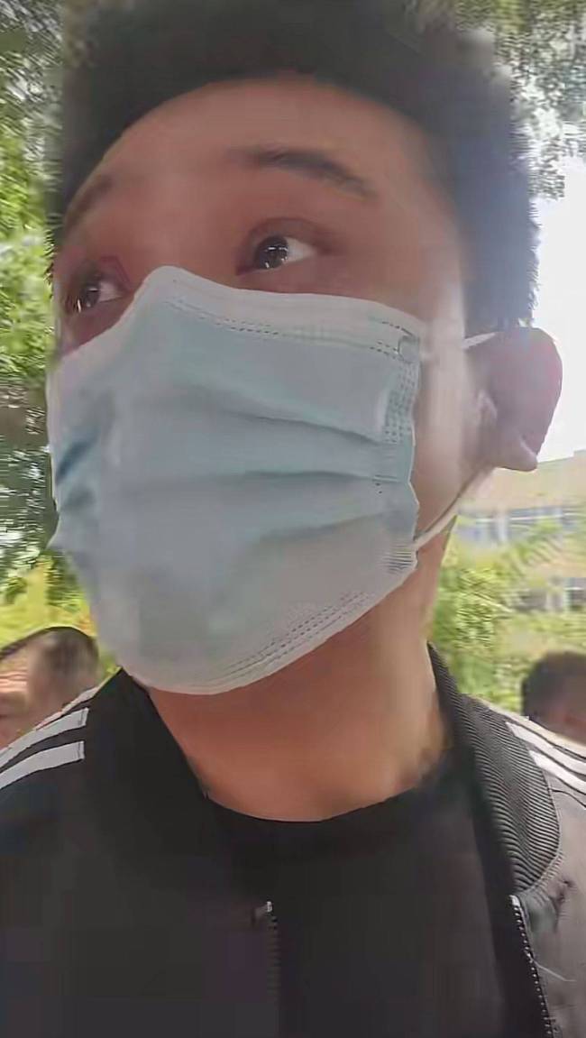 孙涛陪孩子高考：孩子们不容易 当父母的也不容易
