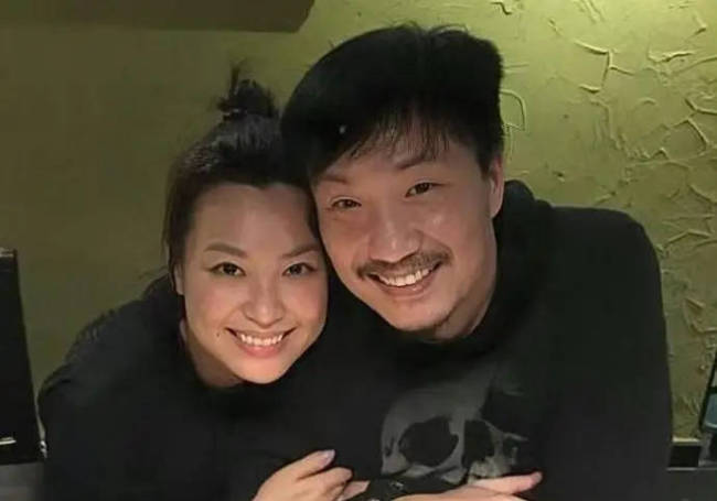 郑中基告示与余想敏正在办理离异手续