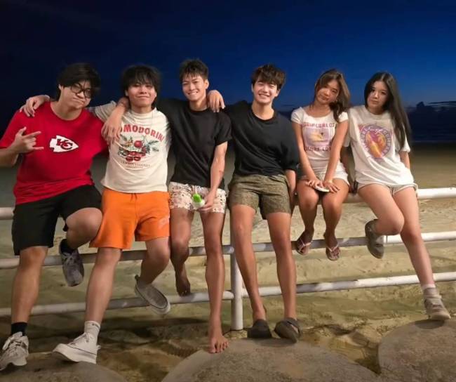 曹格儿子Joe恋爱了！抱着女友甜蜜亲吻大方秀恩爱