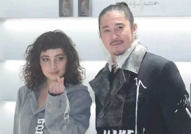 赌王女婿陈子聪再次病重！何超仪停工陪老公做手术