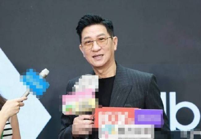 张家辉谈与关咏荷离婚传闻：我觉得不用回应