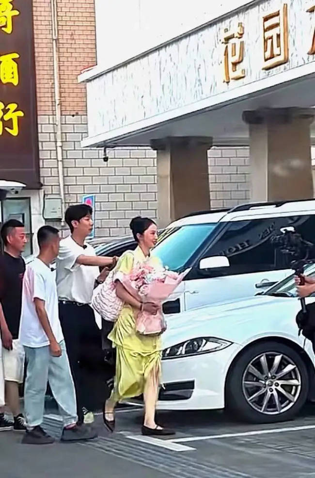 张维伊董璇婚宴饭店费用引争议 平台显示人均67元
