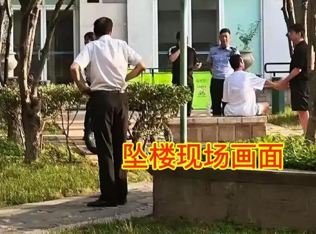 于朦胧与友聚会坠楼身亡，高泰宇程青松方励受牵连，三人火速回应 饭局名单引爆舆论