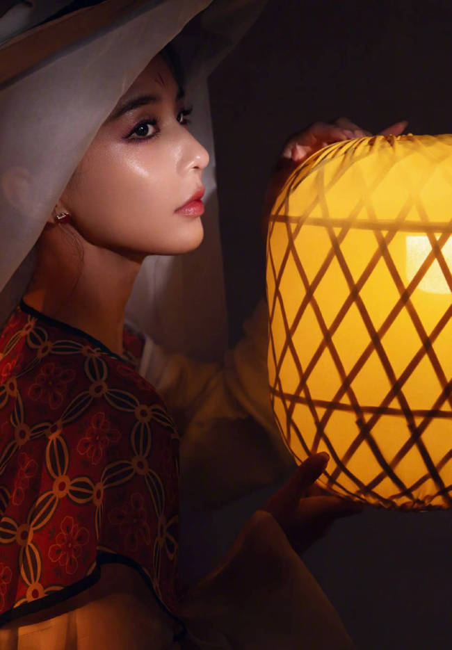 黄圣依穿汉服尽显古韵风采！气质温婉灵动美貌迷人