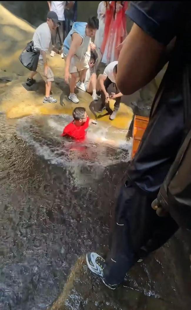 著名景点张继科落水处 非开放区域引争议