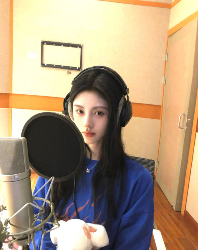 鞠婧祎晒平日随拍清纯温婉 回眸含笑仙女感悉数