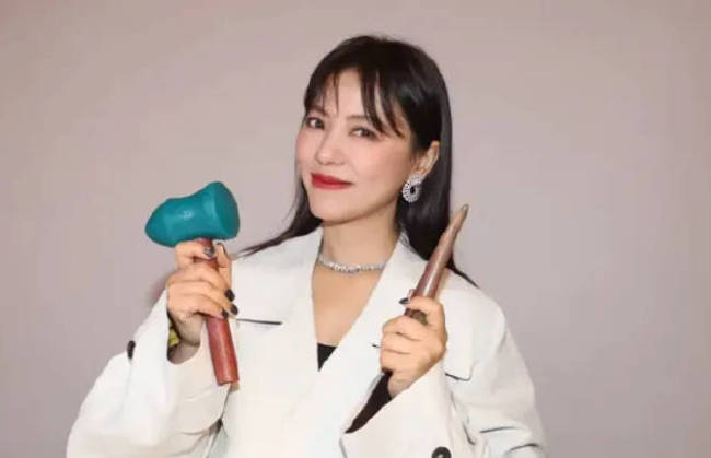 丁当回应是否考虑当未婚妈妈:顺其自然就好不强求