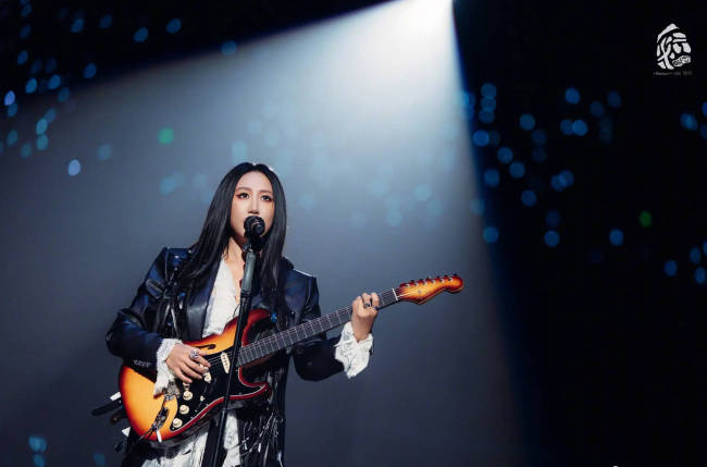 陈粒工作室报平安:设备异常是因耳返电源中断所致