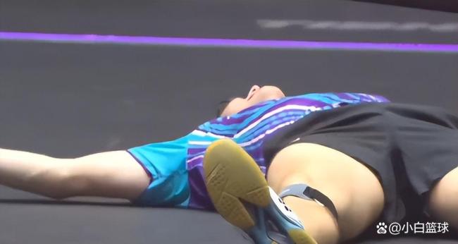 2-0遭逆转张本有多沮丧？握手后尬笑遮丑 心态崩了