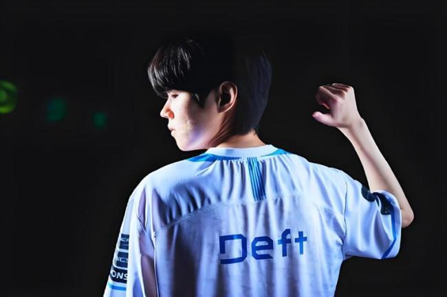 Faker说赛前曾想会是告别赛 送别Deft情深意切