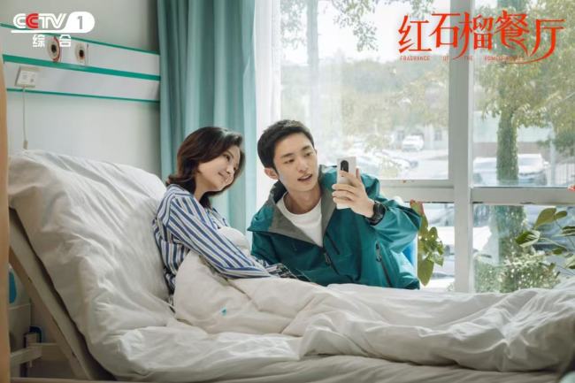 《红石榴餐厅》口碑热度两开花 烟火群像勾绘香气四溢“新疆之美”