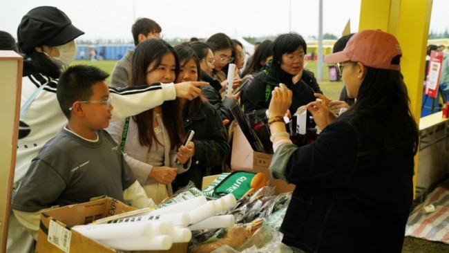快克走进大眼音乐节，以“LIVE健康频道”对话年轻群体