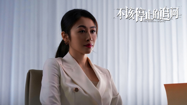 电影《不该停止的追问》发布“曝光偷窥”版海报 题材亮眼立意深远