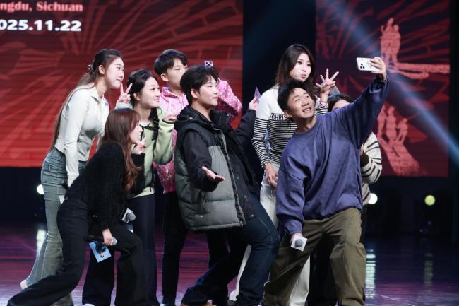 “薪火相传·校园公益行”走进川影 知名校友杨迪重返母校传递光影梦想 