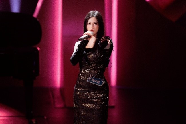 陈佳妮《时候》舞台震撼 逆袭绽放展现新人实力