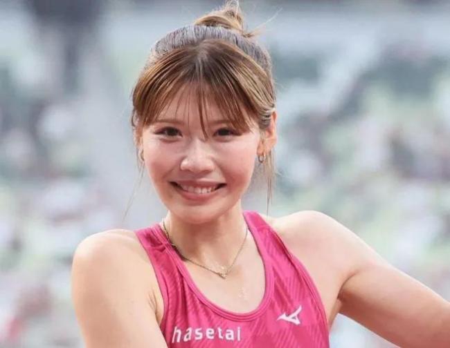 吴艳妮日本同行秀恩爱晒婚戒照 她是现任亚洲一姐网友赞她史上最美