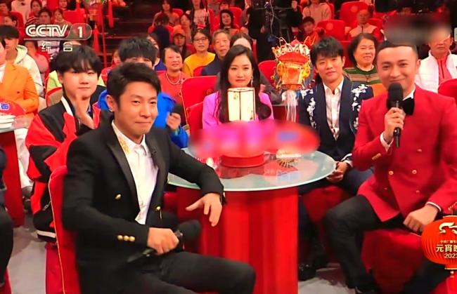 凤凰传奇喜气洋洋现身北京台春晚 精彩献唱引爆全场