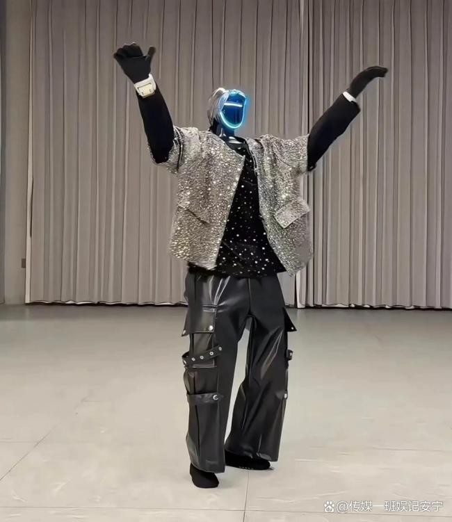 马年春晚机器东说念主太全面了 科技颤动全场