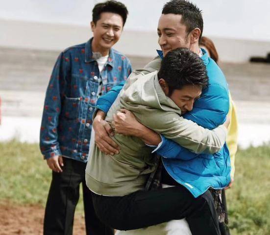 尼格买提曝和撒贝宁只可怼 互掐背后的伯仲情深