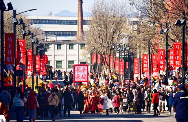 起猛了众贤良陪宁波市民过大年 国潮巡游添新春喜气