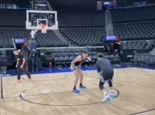 郭艾伦：我来洛杉矶，只办三件事…与篮球和快乐相伴