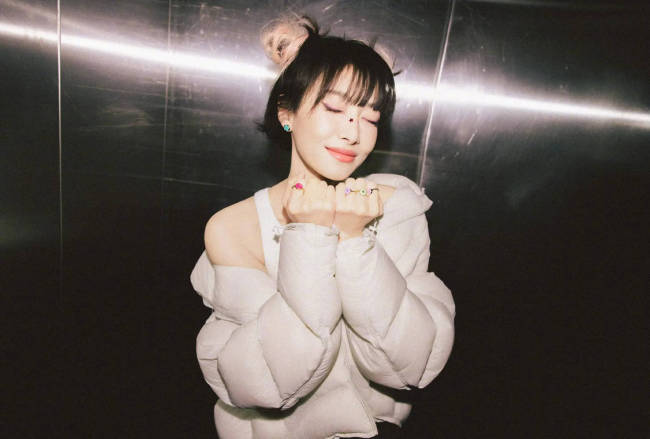 宋茜更新美照打扮靓丽!脸上的星妆星星妆容超有少女感