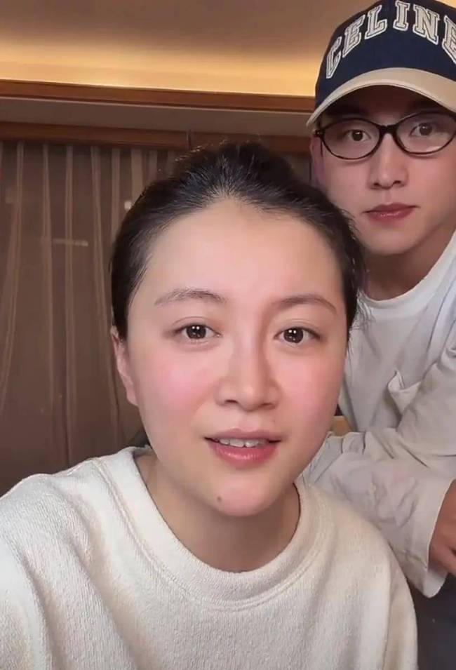 李嘉格自曝恋爱后胖了10斤 称男友分期送自己耳环