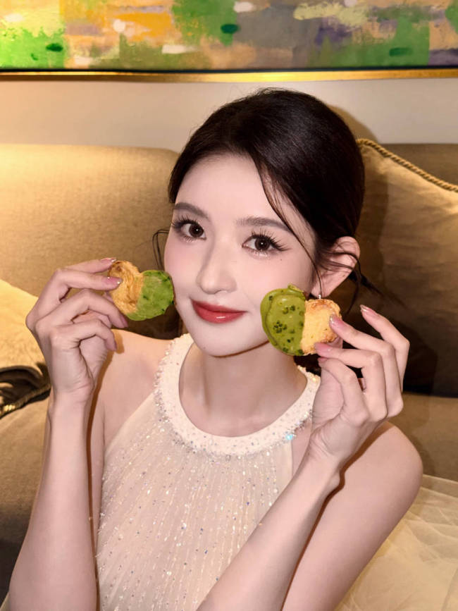王玉雯穿亮片轻纱裙似优雅天鹅!美貌养眼气质在线