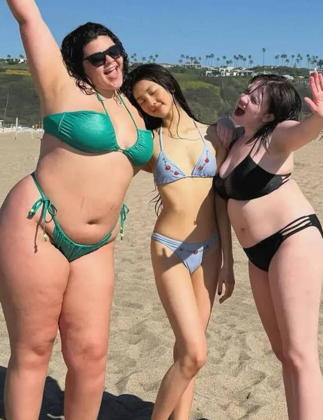 黄多多海边比基尼照曝光!秀曼妙身姿少女感十足
