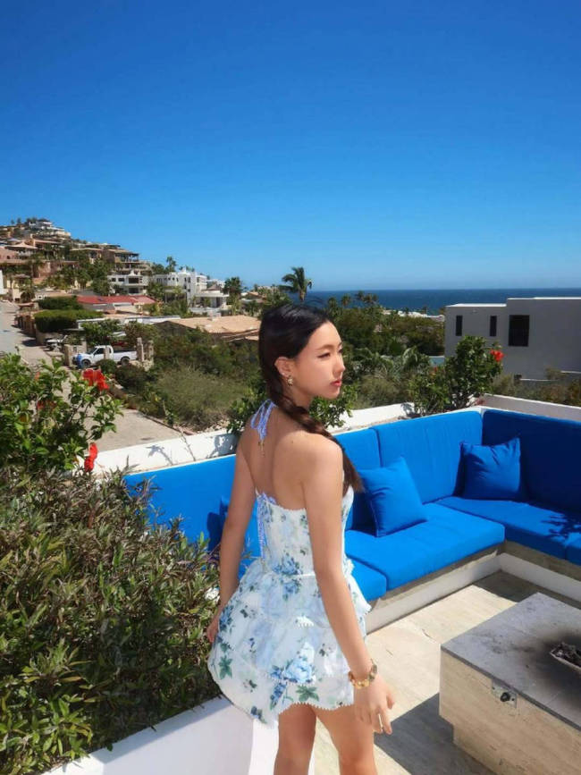 小S大女儿Elly晒出海美照 穿比基尼秀纤细火辣身材